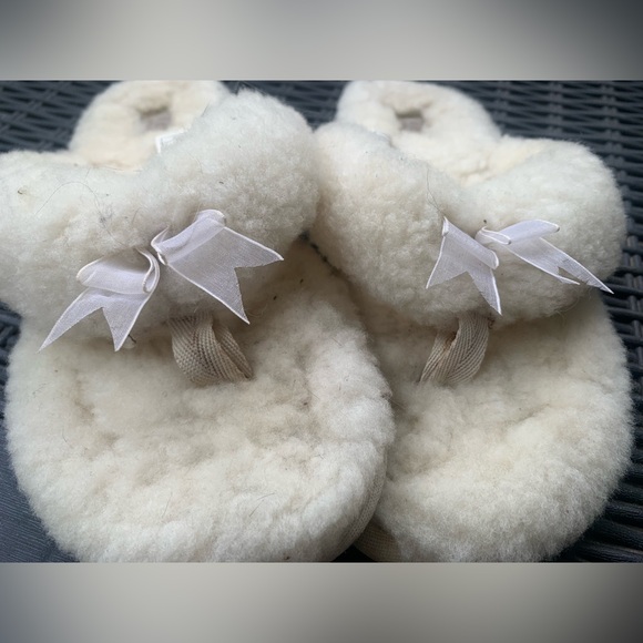 UGG Cozy Cream Sheepskin Slippers NWOT - Picture 3 of 5